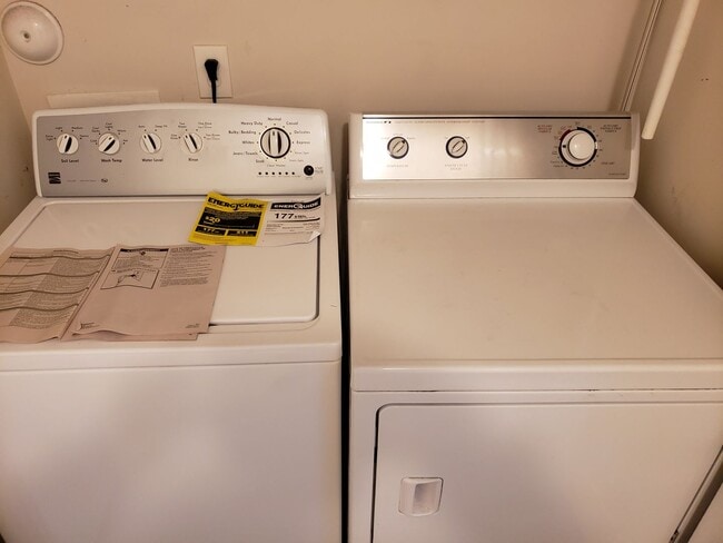 Building Photo - 3 bedroom 2.5 Bath For rent