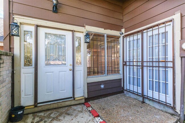 Building Photo - 12531 Newbrook Dr