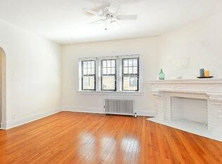 Foto principal - 732 W Irving Park Rd