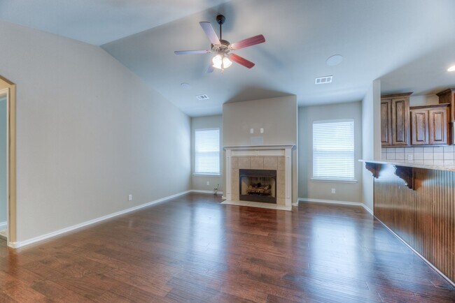 Building Photo - FOR LEASE | Jenks Home | 4 Bed, 2.5 Bath $...