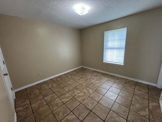 Foto del edificio - This 3-bedroom, 1.5-bath home in Russellville, AR