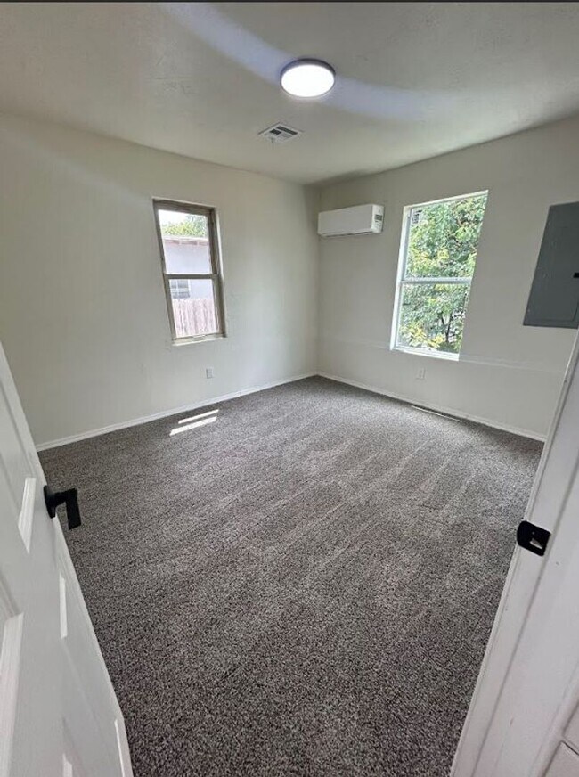Building Photo - 3 Bedroom Rent to Own Home Available!