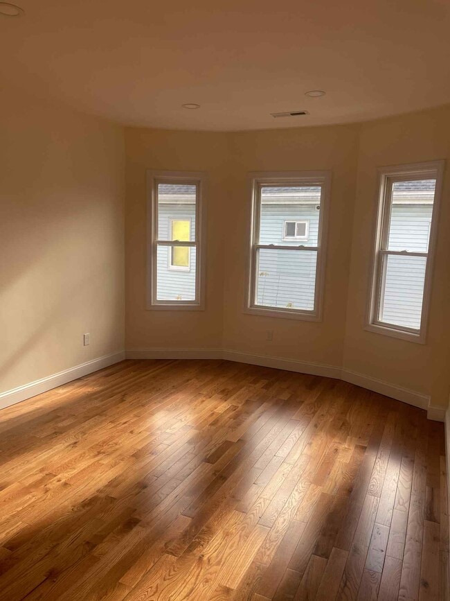 Building Photo - 6 Millet St