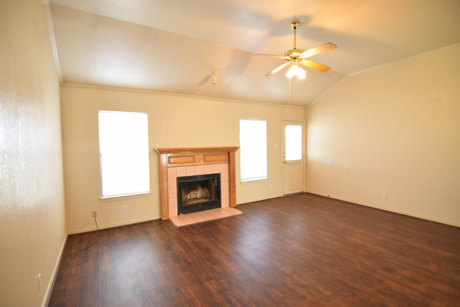 Building Photo - 4201 Carolyn Dr