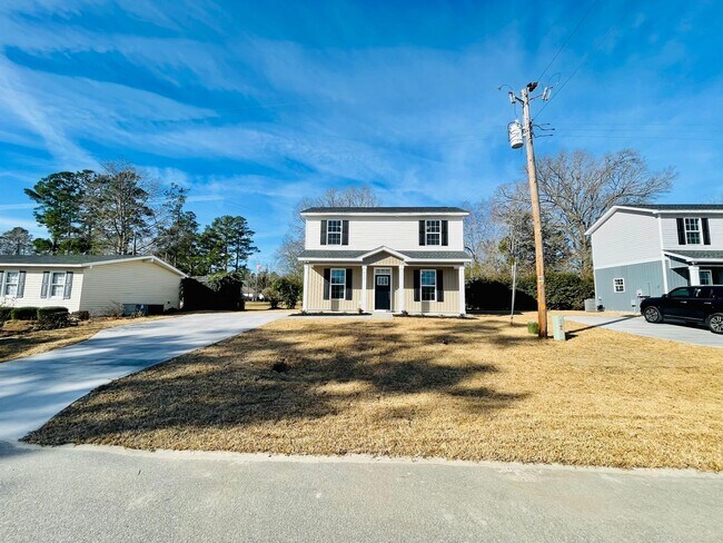 Foto del edificio - Almost New 2 story cottage home in the hea...