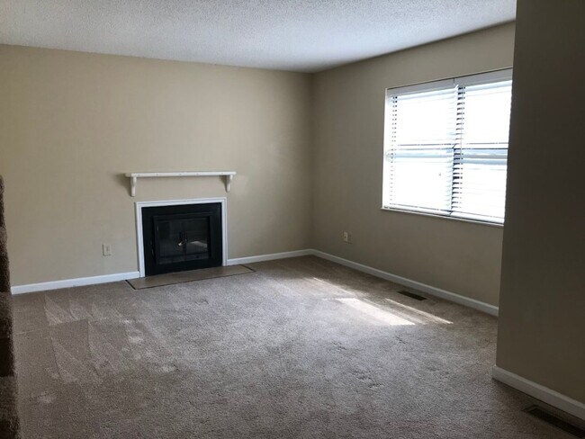 Building Photo - 2 BD/ 1.5 BA Townhouse in Prime West Oak R...