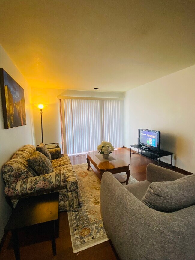 Foto del edificio - 412 N Oakwood Rd