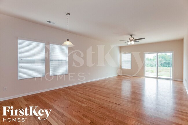 Foto del edificio - 126 Willow Valley Dr