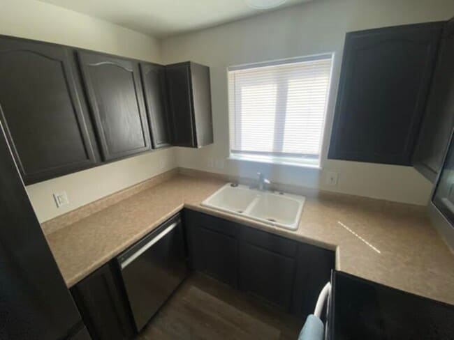 Building Photo - Awesome Home with Tons of Upgrades!!