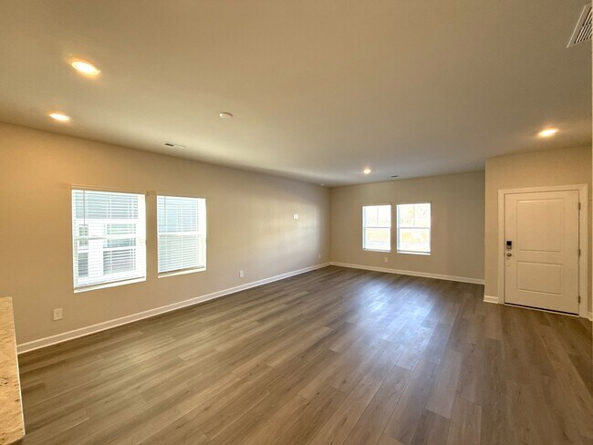 Foto del edificio - T.R. Lawing Realty Property