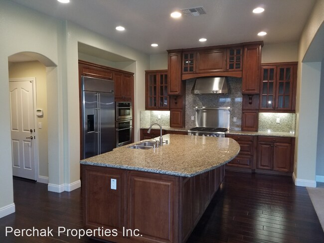 Foto del edificio - 5 br, 4.5 bath House - 2542 Montreux St.