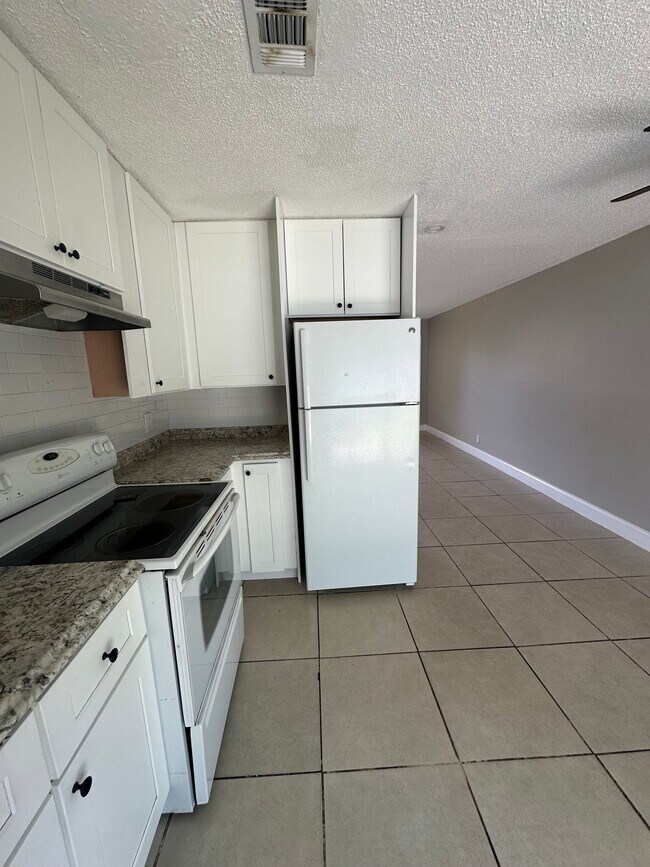 Foto del edificio - 4562 Gulfstream Rd