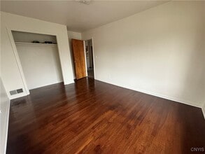 Building Photo - 483 Pleasantview Ave