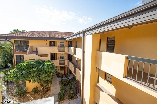 Foto del edificio - 6142 Whiskey Creek Dr