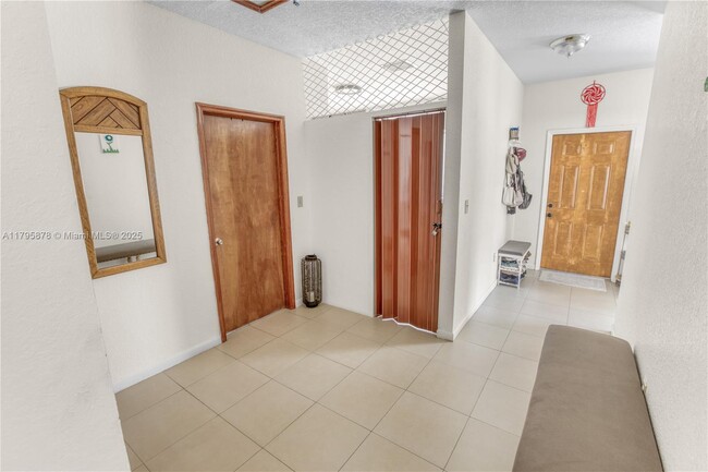 Foto del edificio - 311 NW 95th St