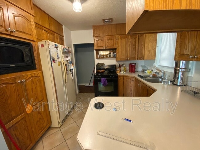 Building Photo - 545 Hollydell Rd