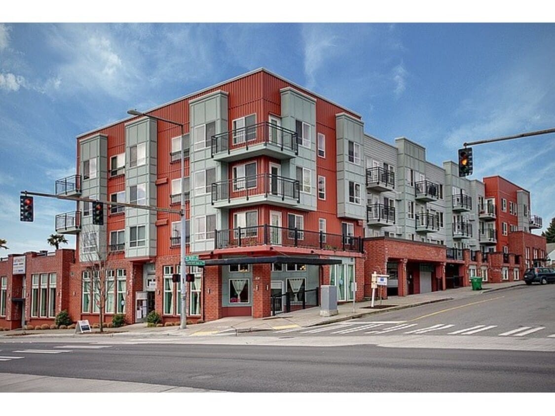Sapphire Building - 424 N 85th St