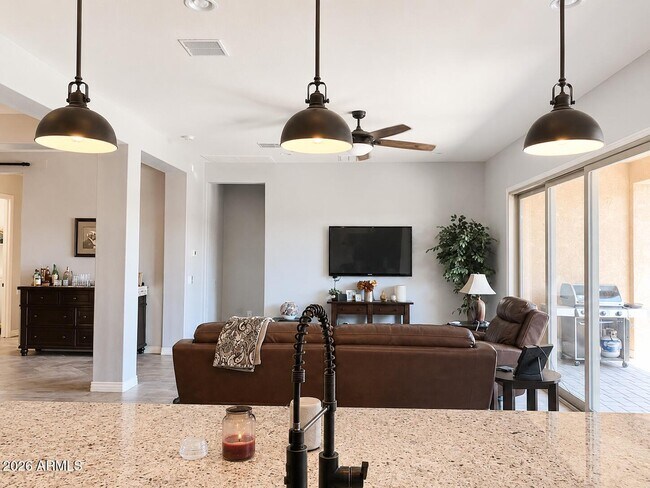 Foto del edificio - 2665 E Stacey Rd
