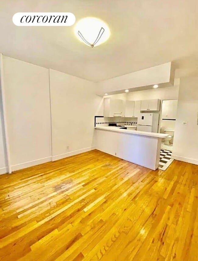 Building Photo - 1628 3rd Ave