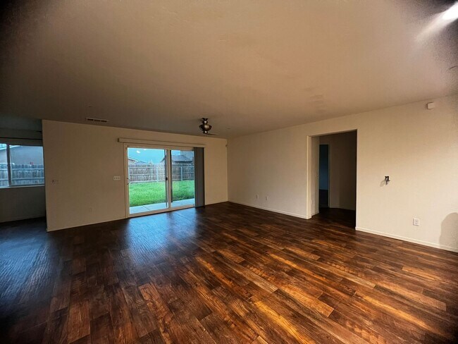 Foto del edificio - 547 Alpha St