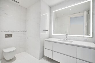 Building Photo - 300 Biscayne Blvd