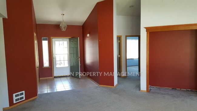 Building Photo - 221 Independence Dr