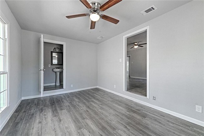 Foto del edificio - 2643-2643 Kingston St