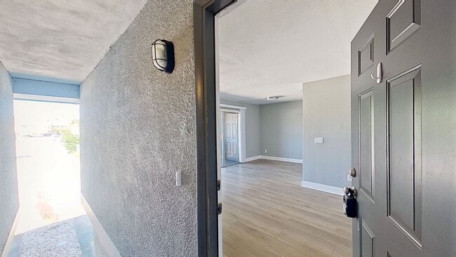 Building Photo - Charming 2 Bedroom close to the beach available now!