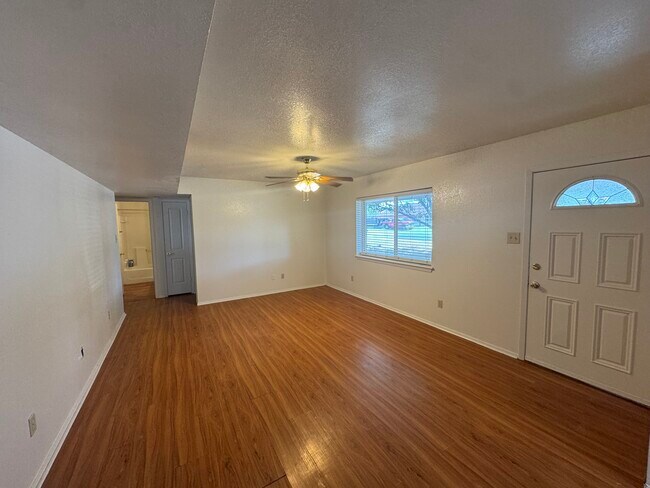 Building Photo - 502 S R J Dr