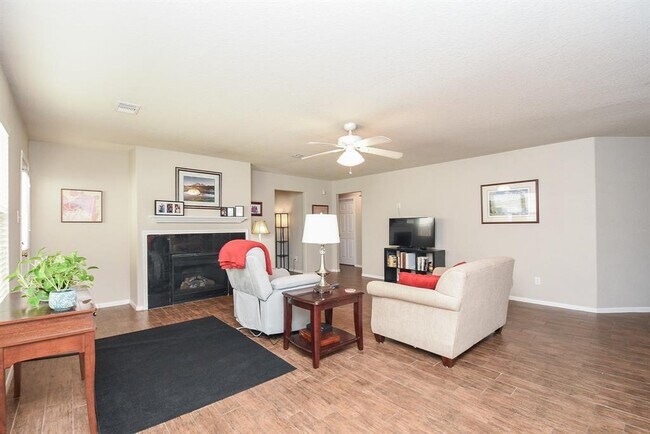Building Photo - 7210 Foxwood Fair Ln