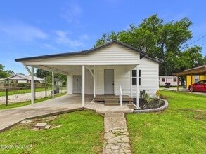 Building Photo - 908 St Charles St