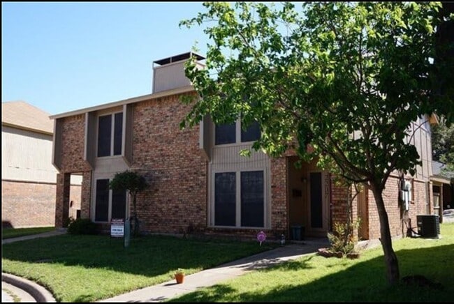 Beautiful grounds with plenty of space to barbeque and play maintained by management property. - 2205 Chase Ct
