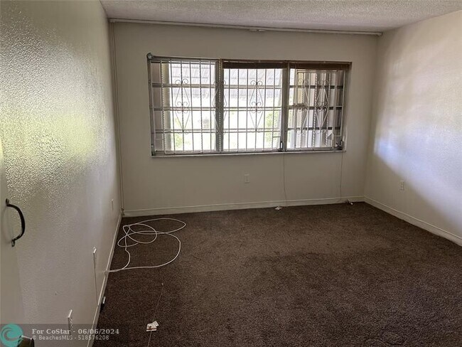 Foto del edificio - 70 NE 202nd Terrace