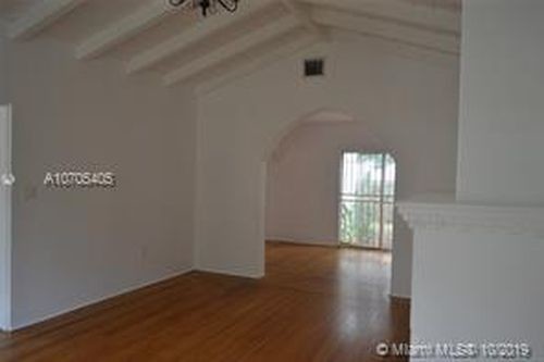 Foto del edificio - 444 NE 39th St