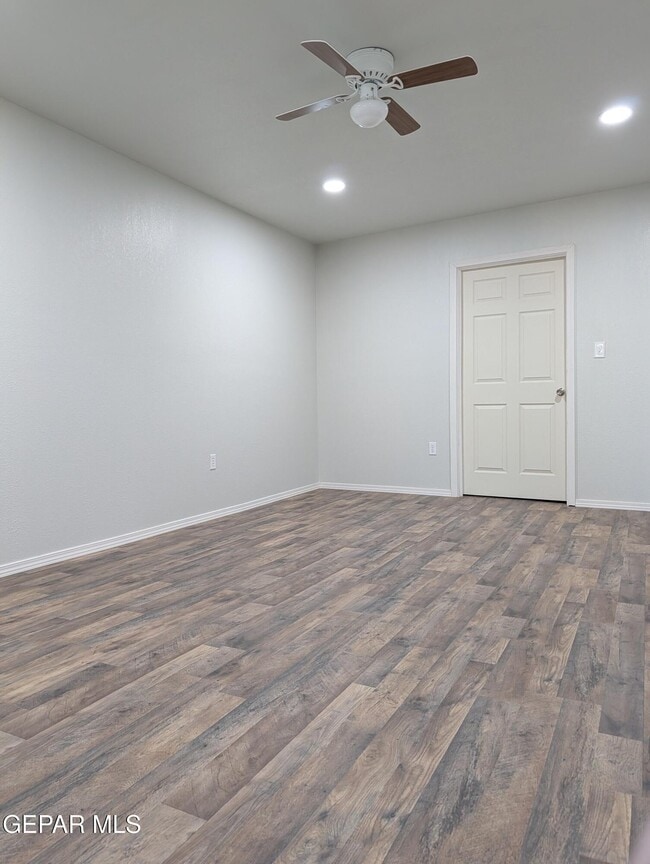 Foto del edificio - 8484 Alameda Ave