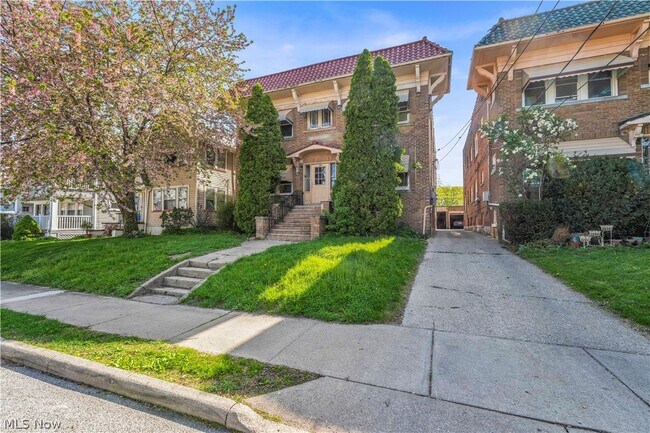 Foto del edificio - 1353 Phelps Ave