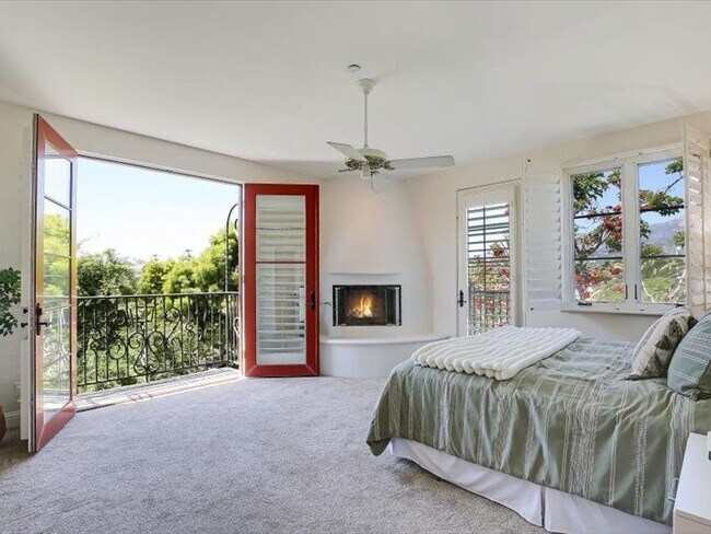 Foto del edificio - 220 Santa Barbara St