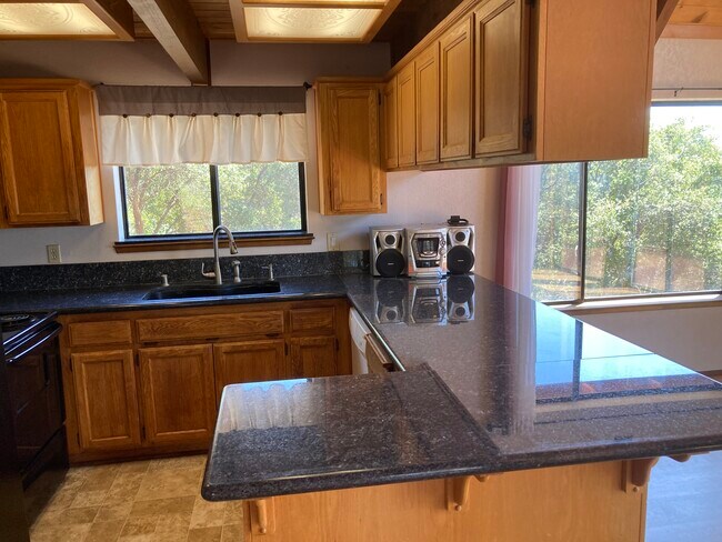 Foto del edificio - 14685 McElroy Rd