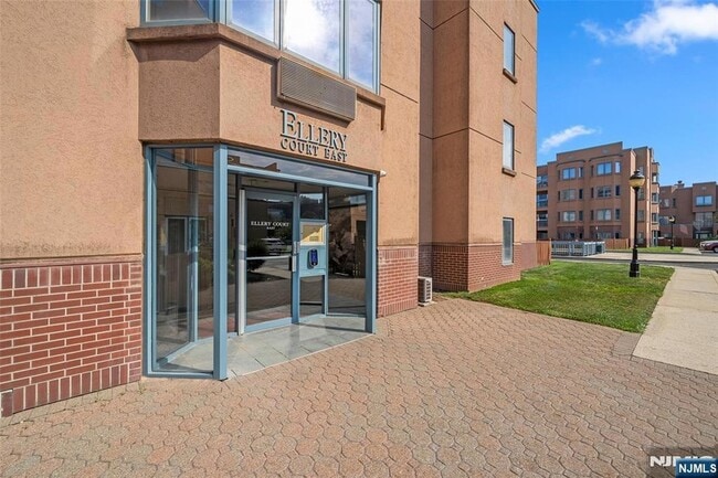 Building Photo - 303 Ellery Ct