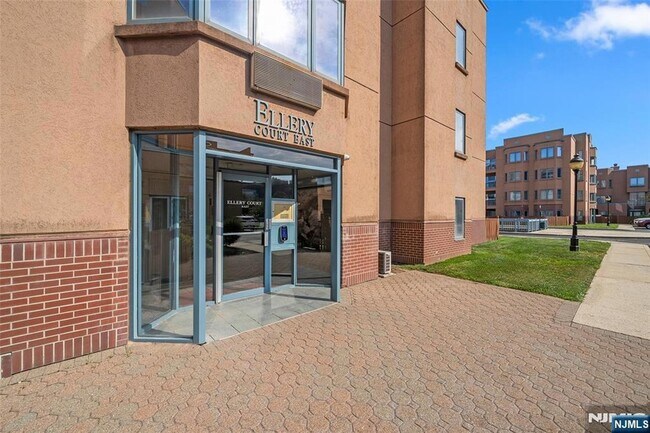 Foto del edificio - 303 Ellery Ct