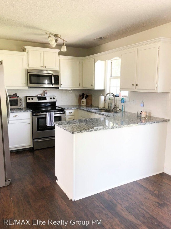 Building Photo - 3 br, 2 bath House - 313 Foxtrace Lane