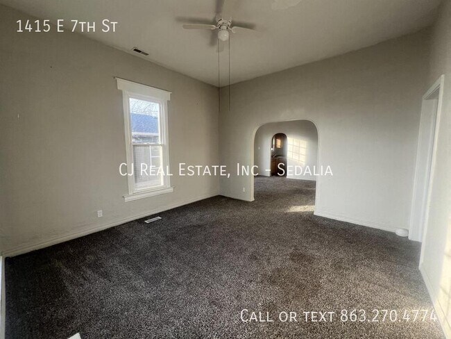 Building Photo - 1415 E 7th St