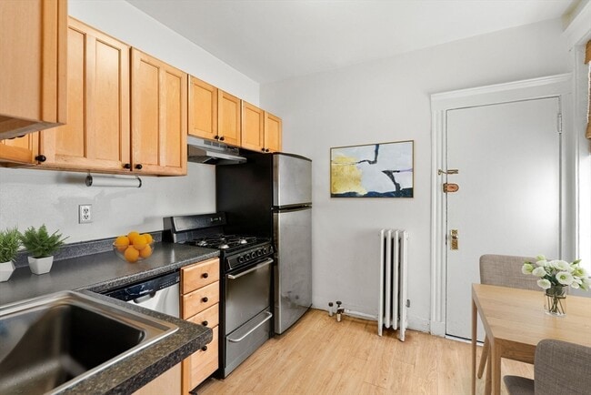 Building Photo - 96 Bynner St