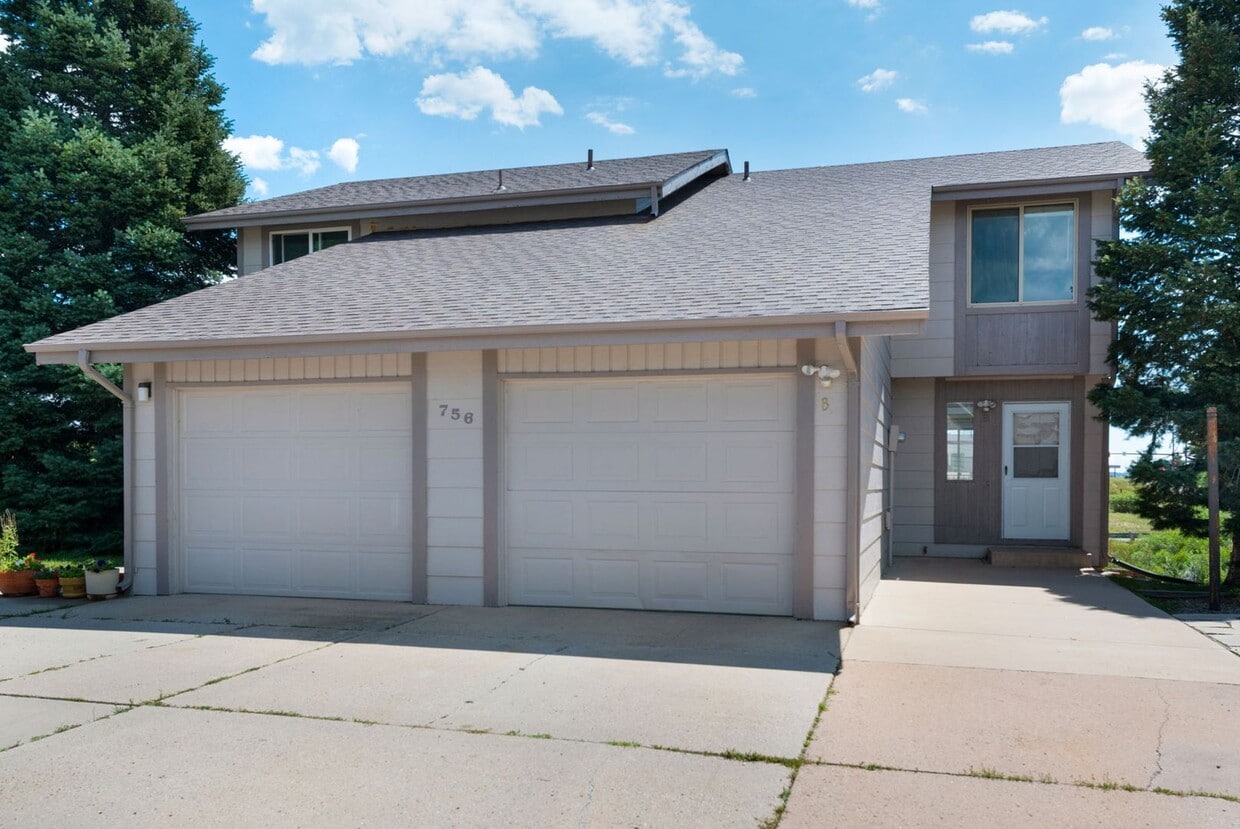 Primary Photo - remodeled Monument town home