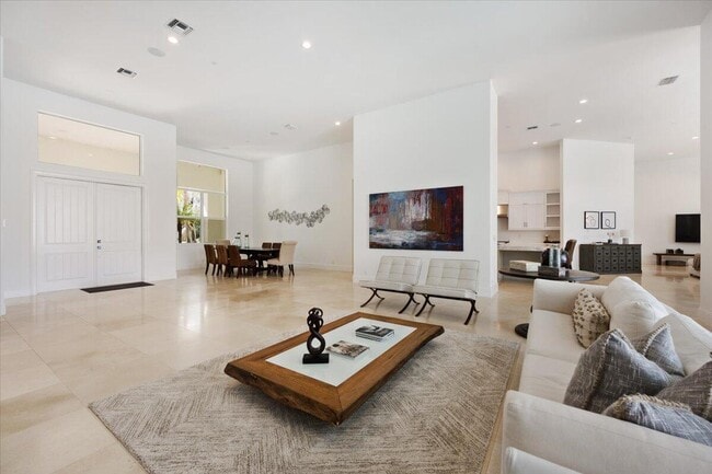 Foto del edificio - 15691 Sunnyland Ln