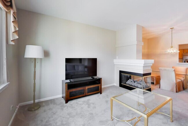 Building Photo - 3357 Ravinia Cir