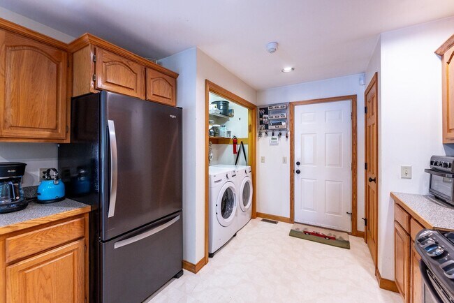 Foto del edificio - 12 Woodland Ln