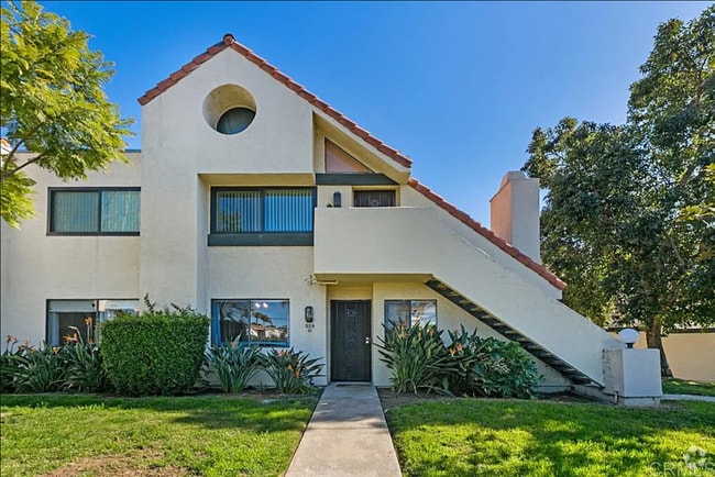Building Photo - 329 N Melrose Dr