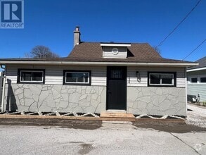 Building Photo - 134 Maud St