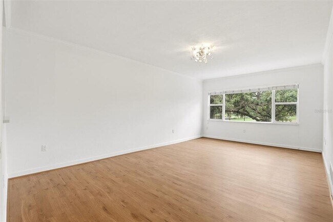 Foto del edificio - 640 N Park Ave